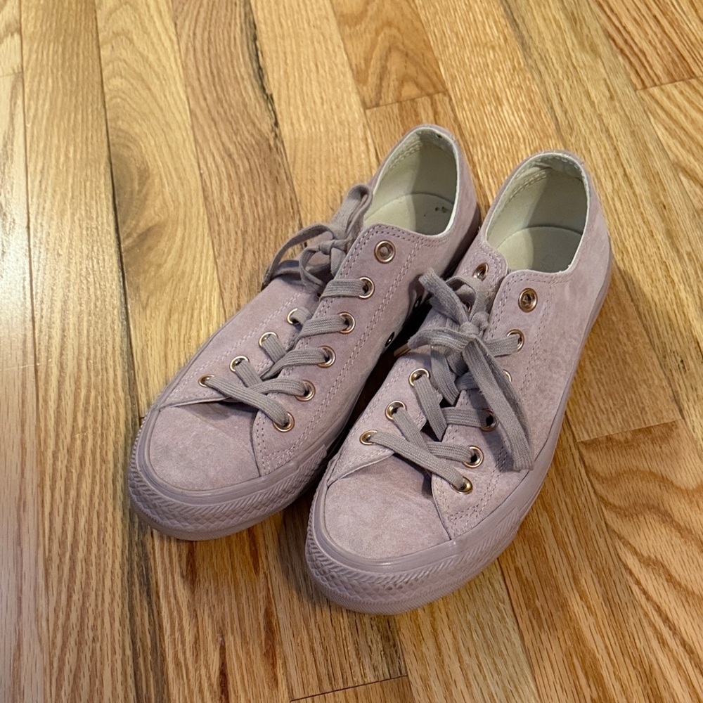 Low-Top Women's Suede Sneakers in Blush Pink